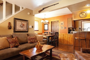 Flat-screen TV, fireplace, DVD player