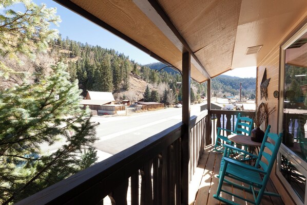 Property grounds - Grandview 1 - In Town - Free WiFi - Cable - Gas Burning Fireplace - Gas Grill - (Red River)