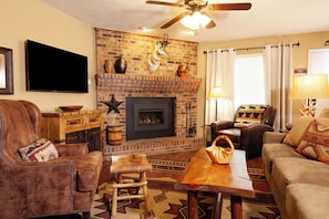 Flat-screen TV, fireplace, DVD player