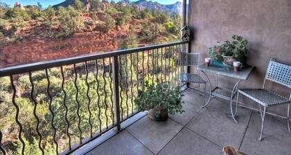 * Schöne Aussicht * Ensuite Whirlpool für zwei * Kamin * Private Deck * Walk to All