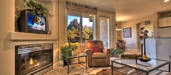 *Beautiful Views*Ensuite Jetted Tub for Two*Private Deck*Fireplace*Walk to All!