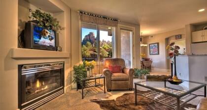 *Beautiful Views*Ensuite Jetted Tub for Two*Private Deck*Fireplace*Walk to All!