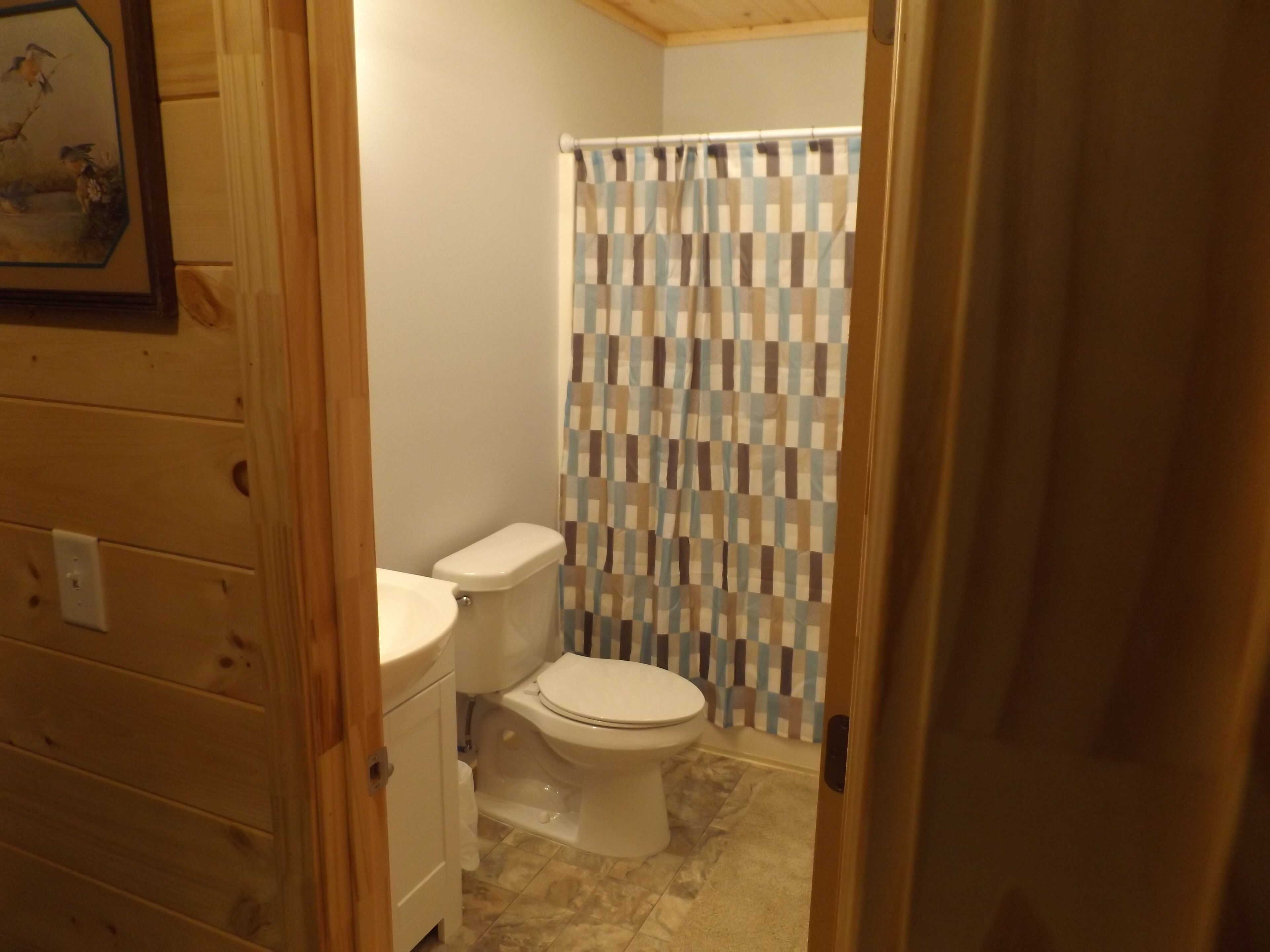 Cozy Cabin Overlooking Private Lake