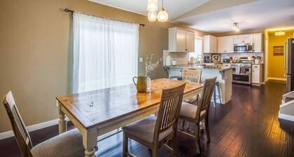 Family + Pet Retreat Near Old Mill Bend