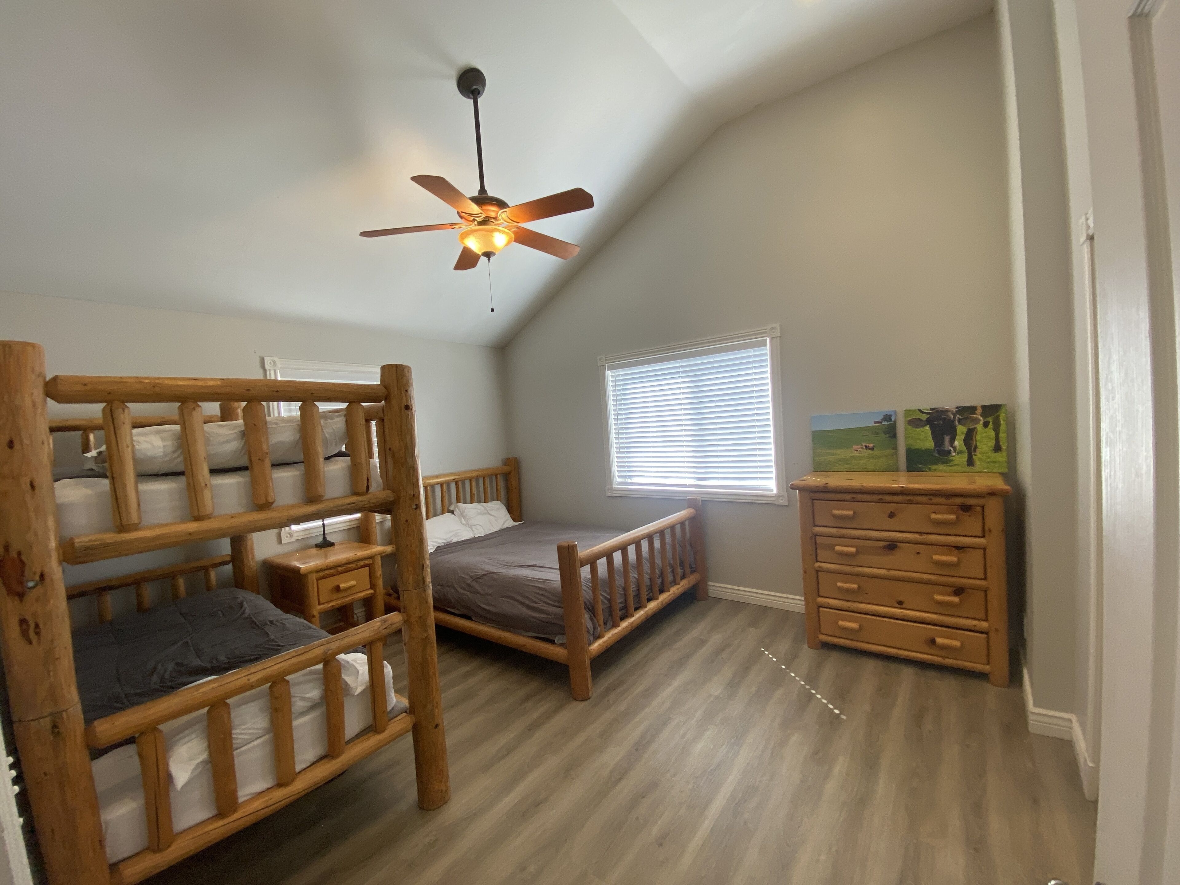 3 bedrooms, iron/ironing board, free WiFi, bed sheets