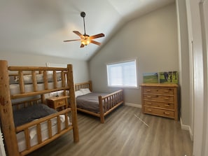 3 bedrooms, iron/ironing board, free WiFi, bed sheets