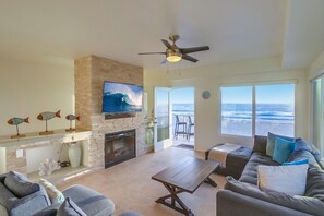 Smart TV, fireplace