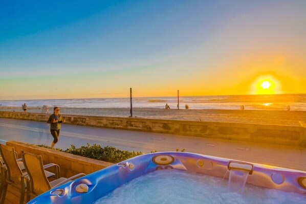 Outdoor spa tub