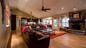 Smart TV, fireplace, stereo