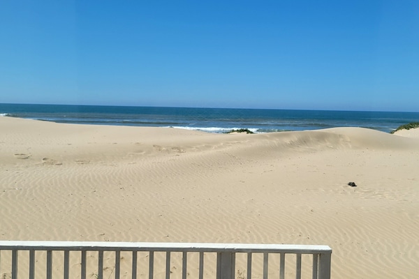 Na praia, espreguiçadeiras