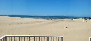 On the beach, sun-loungers - Oceanfrontstay.com - Up To 16 Guests Allowed -Big House, Lots of Room- No Pets (Oceano)