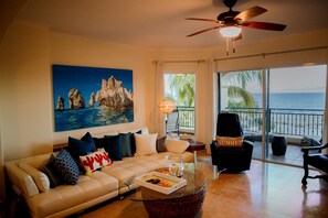 Een televisie, een stereo en een kantoor