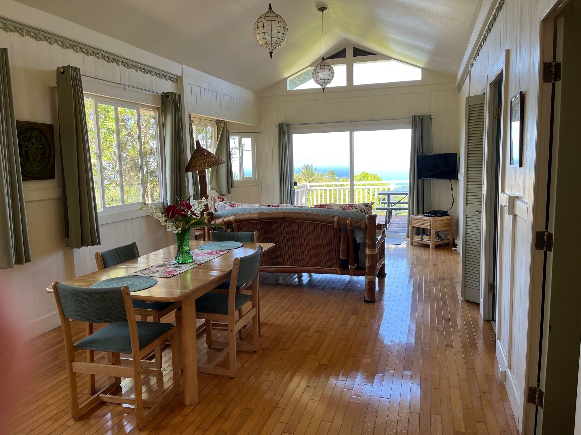 Televisor, reproductor de DVD i estèreo 