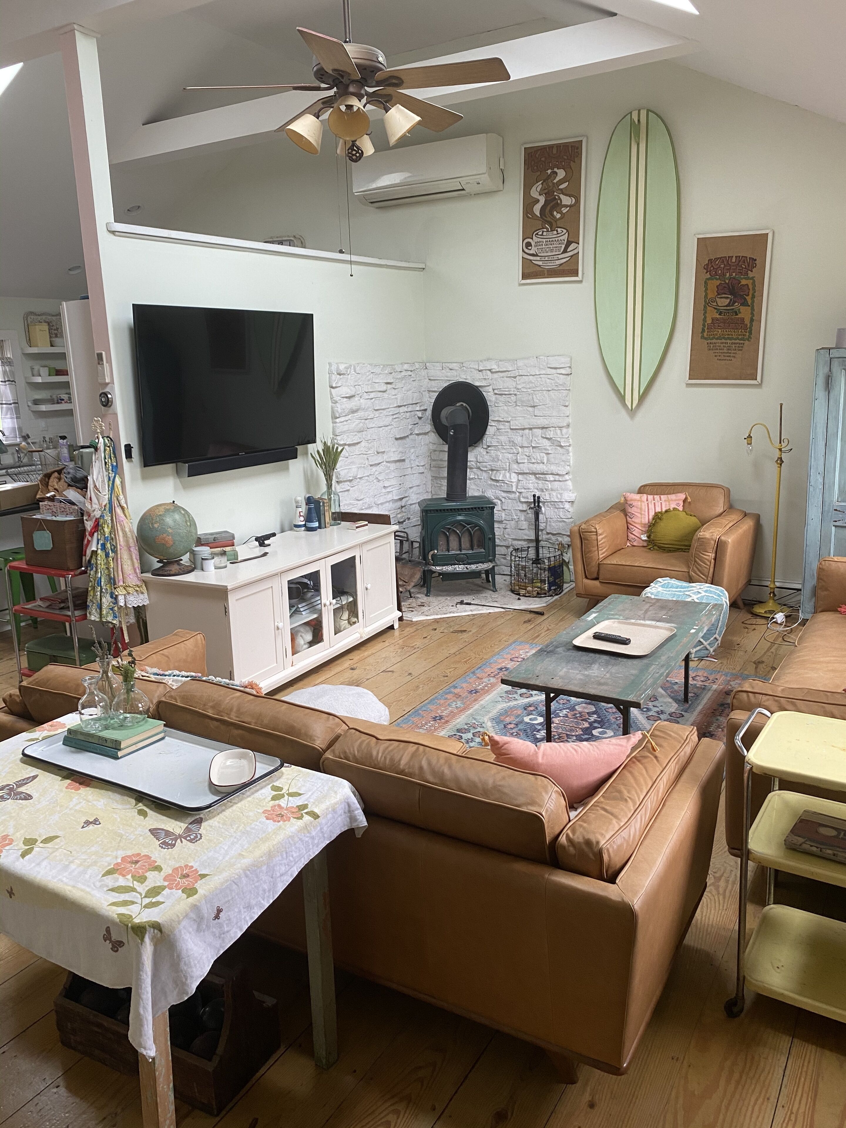 Quiet Country Getaway 4BR/3BA W/ Pool Hot Tub / Movie Theatre