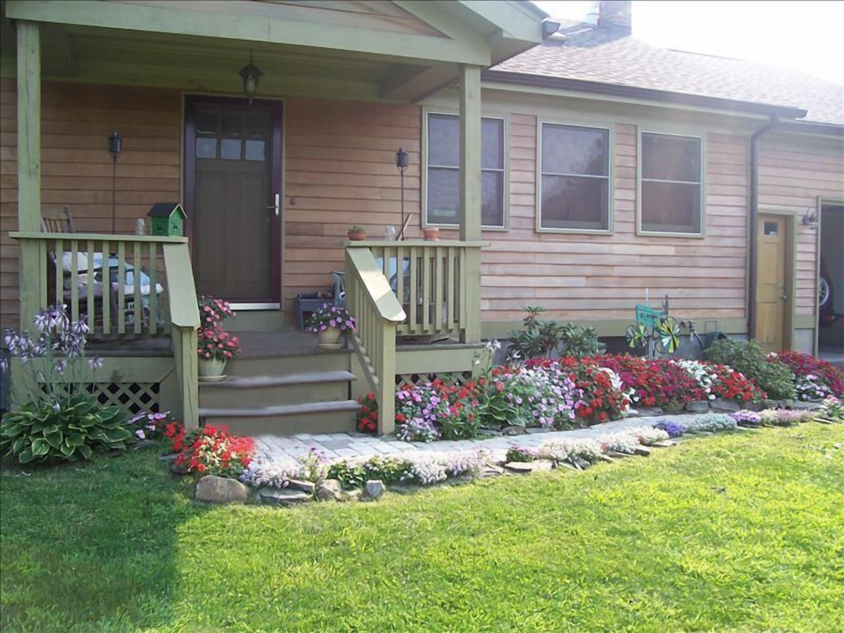 Quiet Country Getaway 4BR/3BA W/ Pool Hot Tub / Movie Theatre