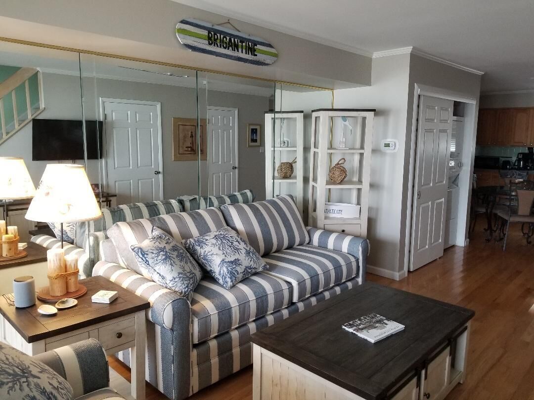 2 BR 2 Bath Condo W/ Pool Across from Beautiful Beach!