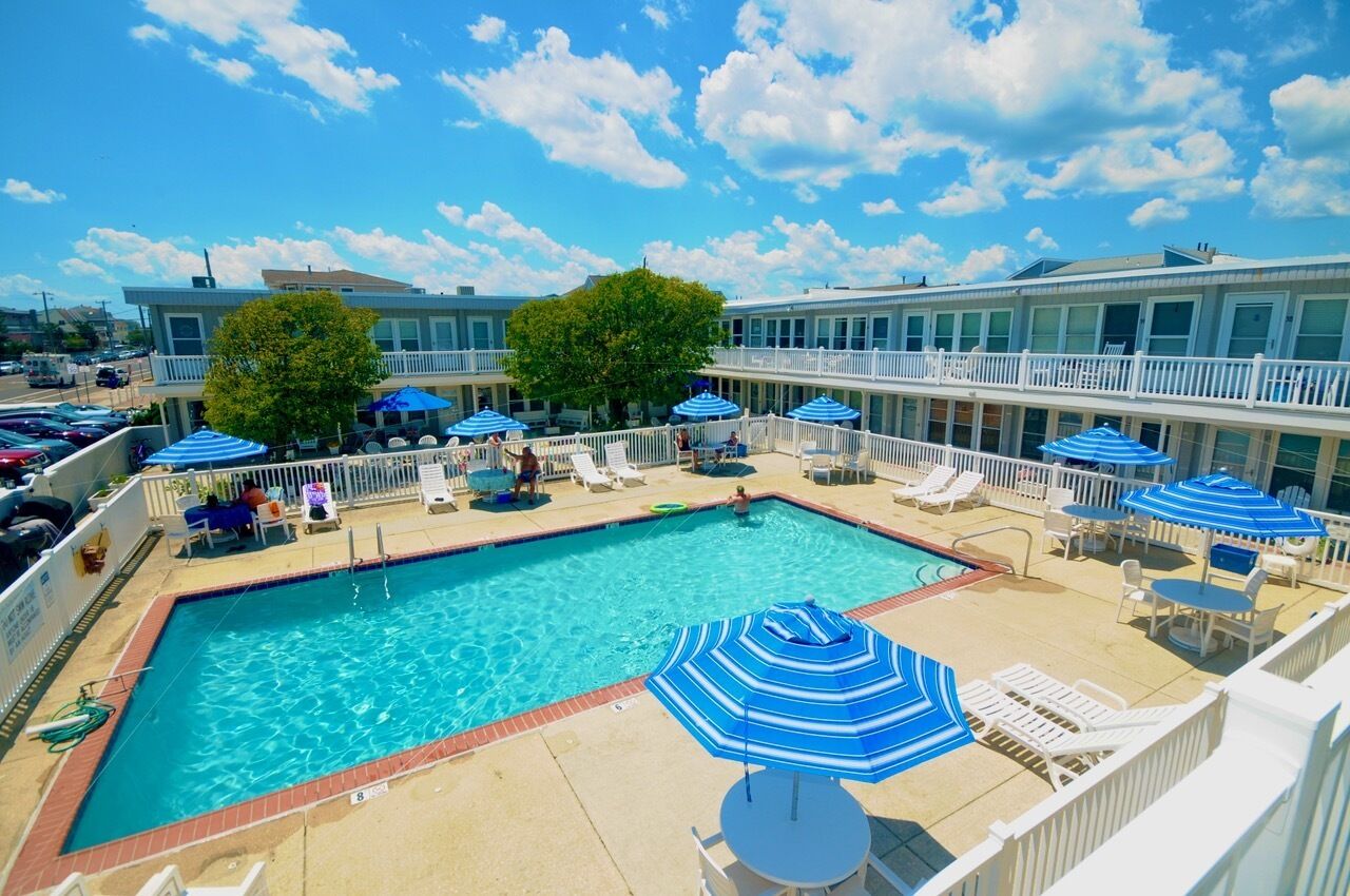 2 BR 2 Bath Condo W/ Pool Across from Beautiful Beach!