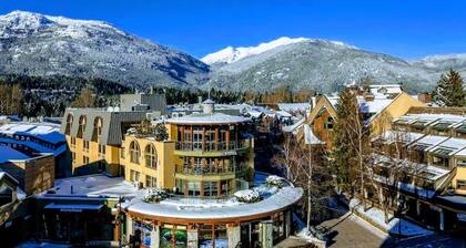 Top Floor. Top Views. Top of Whistler.
The Penthouse at the Carleton Lodge.