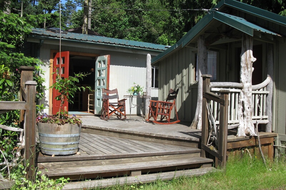 Cozy Freshwater Bay / Elwha River Cabin