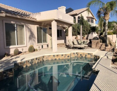 Lakefront Luxury Home with a Heated Pool, close to Peoria Sports Complex 