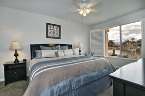 3 室のベッドルーム、アイロン / アイロン台、旅行用ベビーベッド、WiFi (無料)