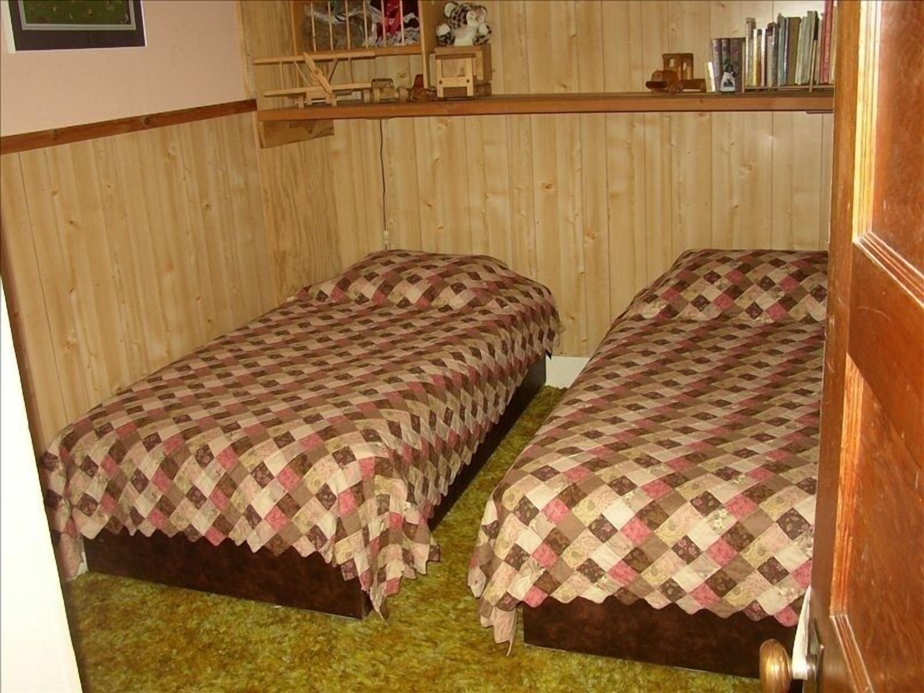 Bend Country Cabins/ Private Setting Pet Friendly - $95/night for 2  plus nights