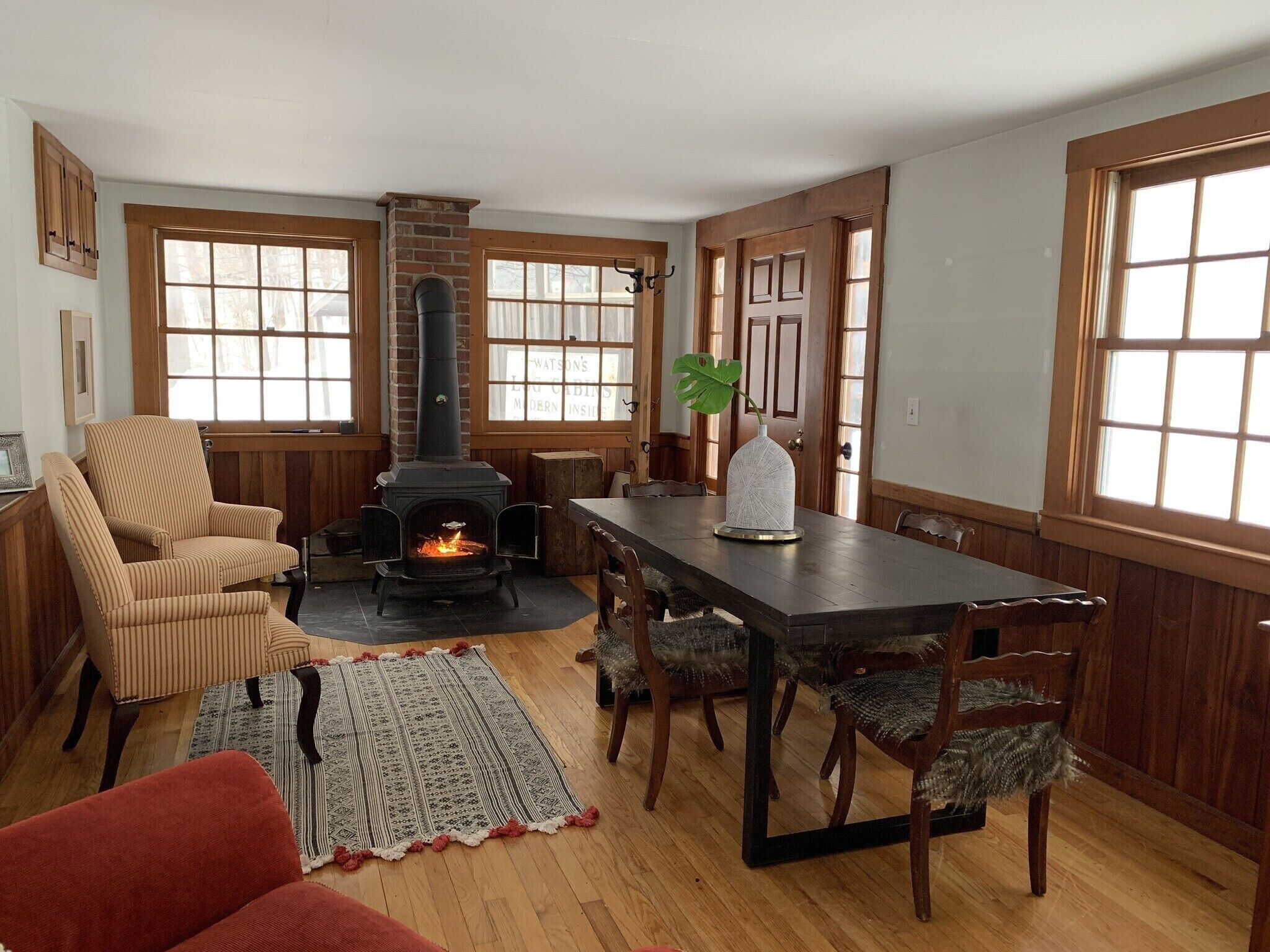 Renovated Cabin Overlooking Waterfall and Pond