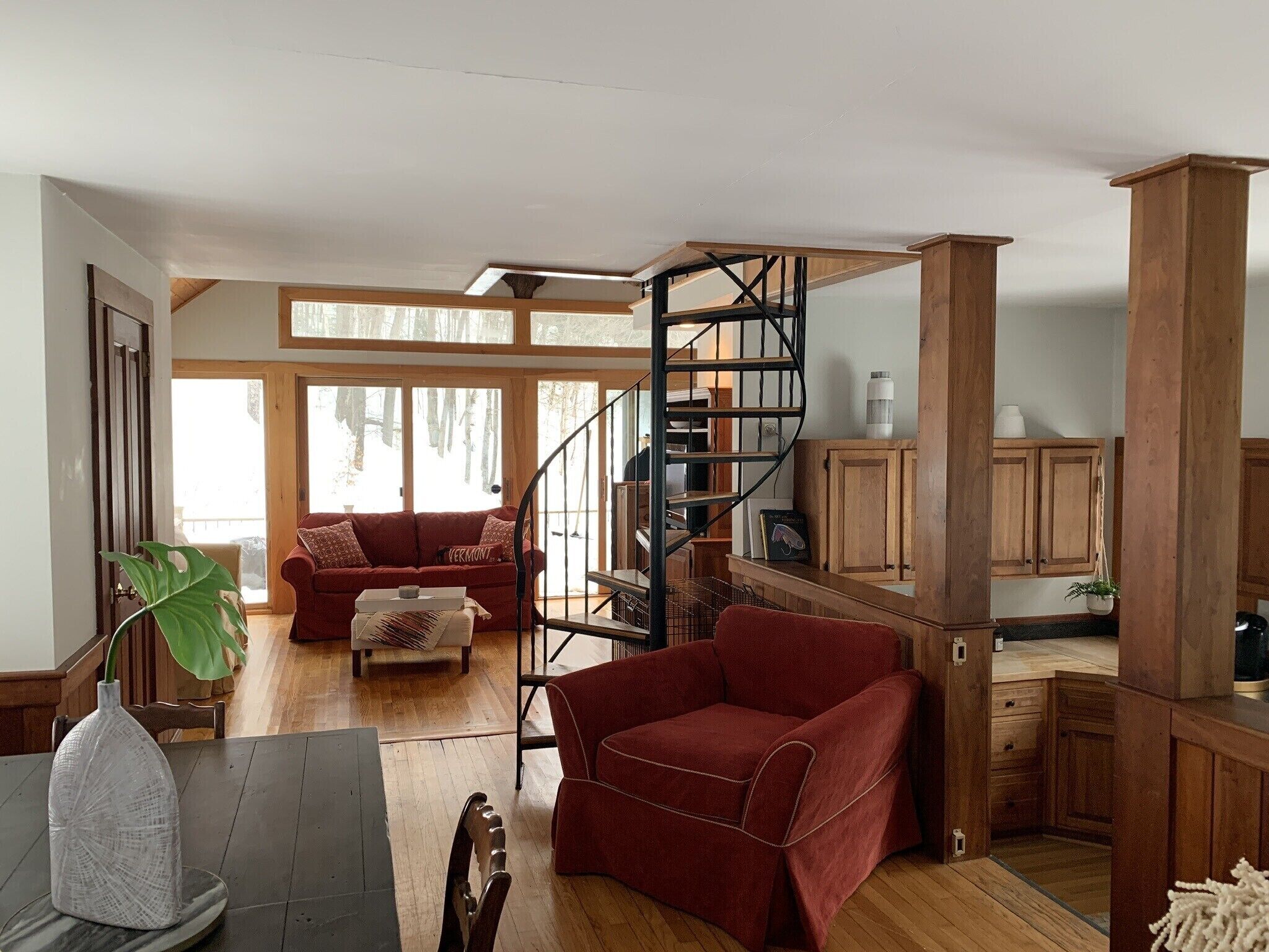 Renovated Cabin Overlooking Waterfall and Pond