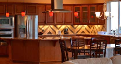Cannon Beach Arch cape Luxury Vacation Home with Stunning Ocean View