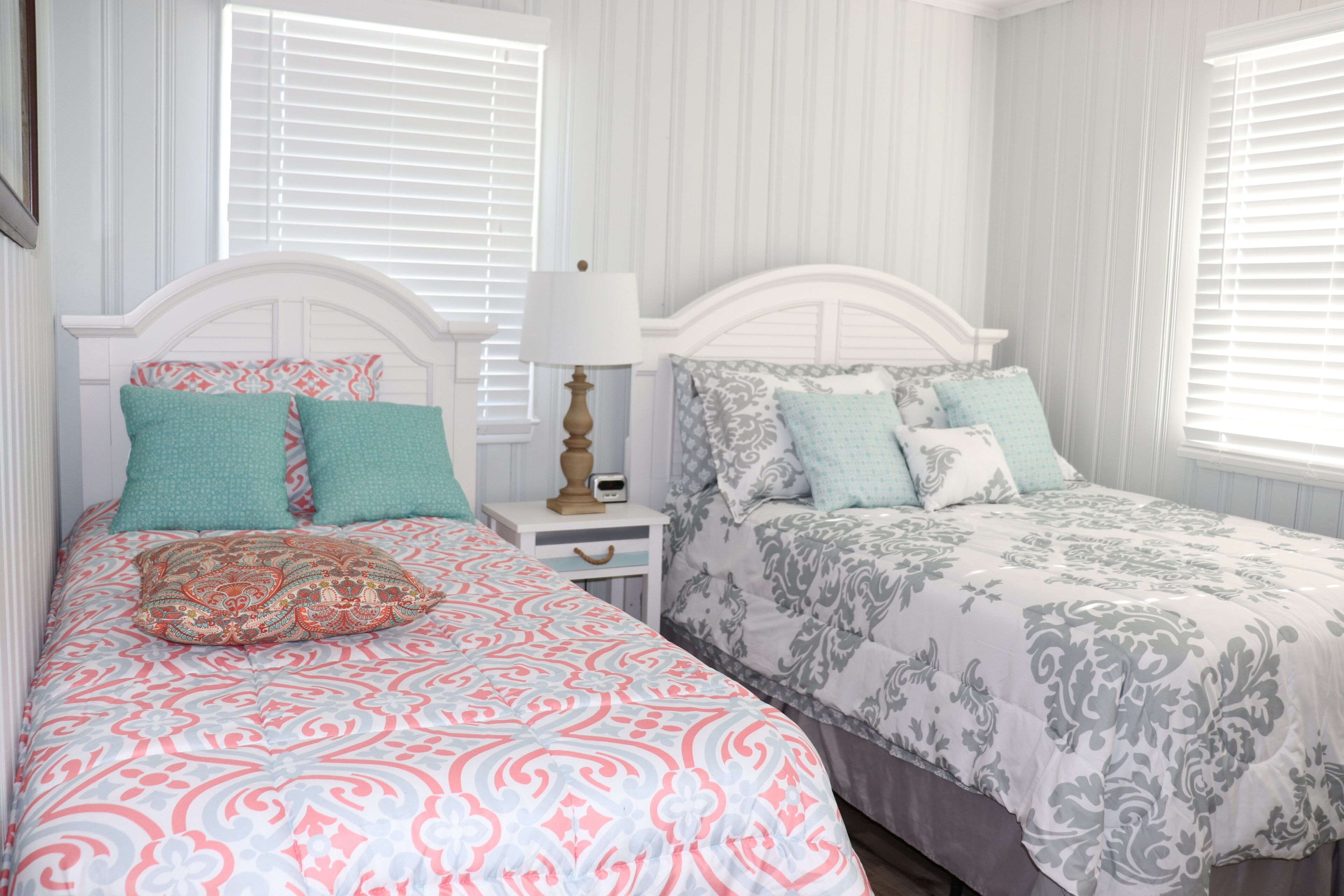 WATER FRONT, PRIVATE POOL, PET FRIENDLY, WIFI, OUTDOOR PARADISE!