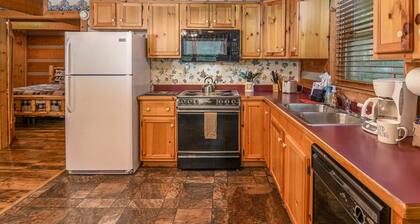 Time to Relax - 5 1/2 miles from the main strip, Pigeon Forge TN