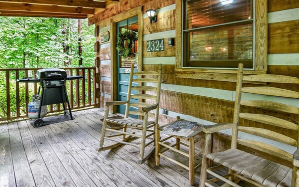 Terrace/patio - Time to Relax - 5 1/2 miles from the main strip, Pigeon Forge TN (Sevierville)