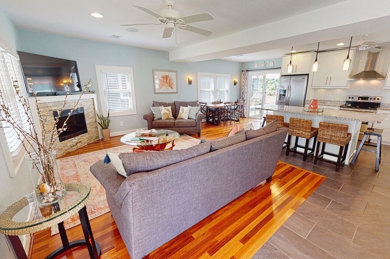 Wonderfully Updated and Renovated in the Historic District.  2-3 Night Min Stay 