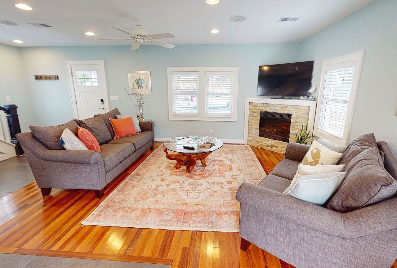 Wonderfully Updated and Renovated in the Historic District.  2-3 Night Min Stay 