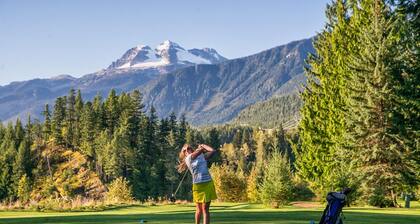 Premier Silverbear Penthouse Condo - Hot tub, spacious, wrap around deck