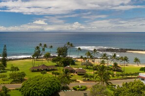 Chaises longues, serviettes de plage