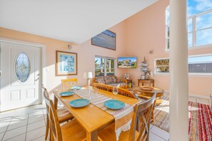 Dining - Oceanside Dog Friendly Home w/ Hot Tub, Game Room, and Beach Nearby (Salvo)