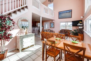 Dining - Oceanside Dog Friendly Home w/ Hot Tub, Game Room, and Beach Nearby (Salvo)