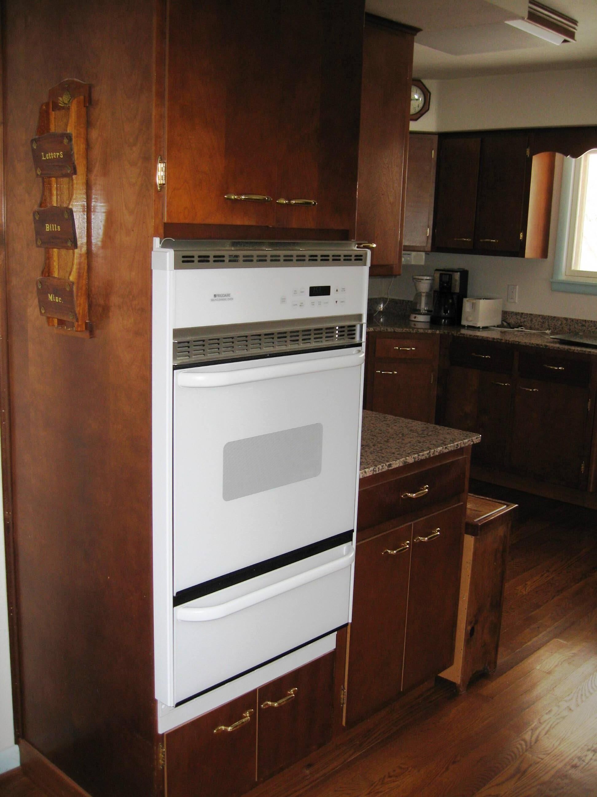 Great Views, Swimming, Fishing - Large Yard for Family Activities On the Lake!