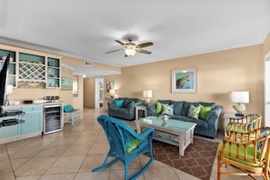Smart TV, DVD player, books, stereo - LUXURIOUS, REMODELED, SPACIOUS PENTHOUSE CONDO WITH AWESOME BEACH VIEWS!! (South Padre Island)