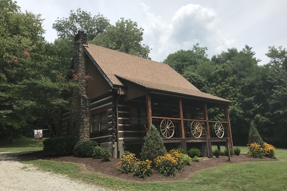 The Cabin at Flat Rock Farms - rustic charm on a beautiful former horse farm