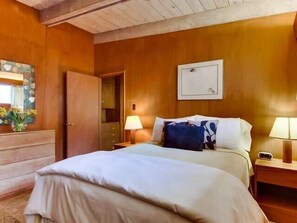 4 bedrooms, iron/ironing board, free WiFi