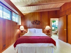4 bedrooms, iron/ironing board, free WiFi, bed sheets - Point Loma Woods with pool in beautiful mid century home. (San Diego)