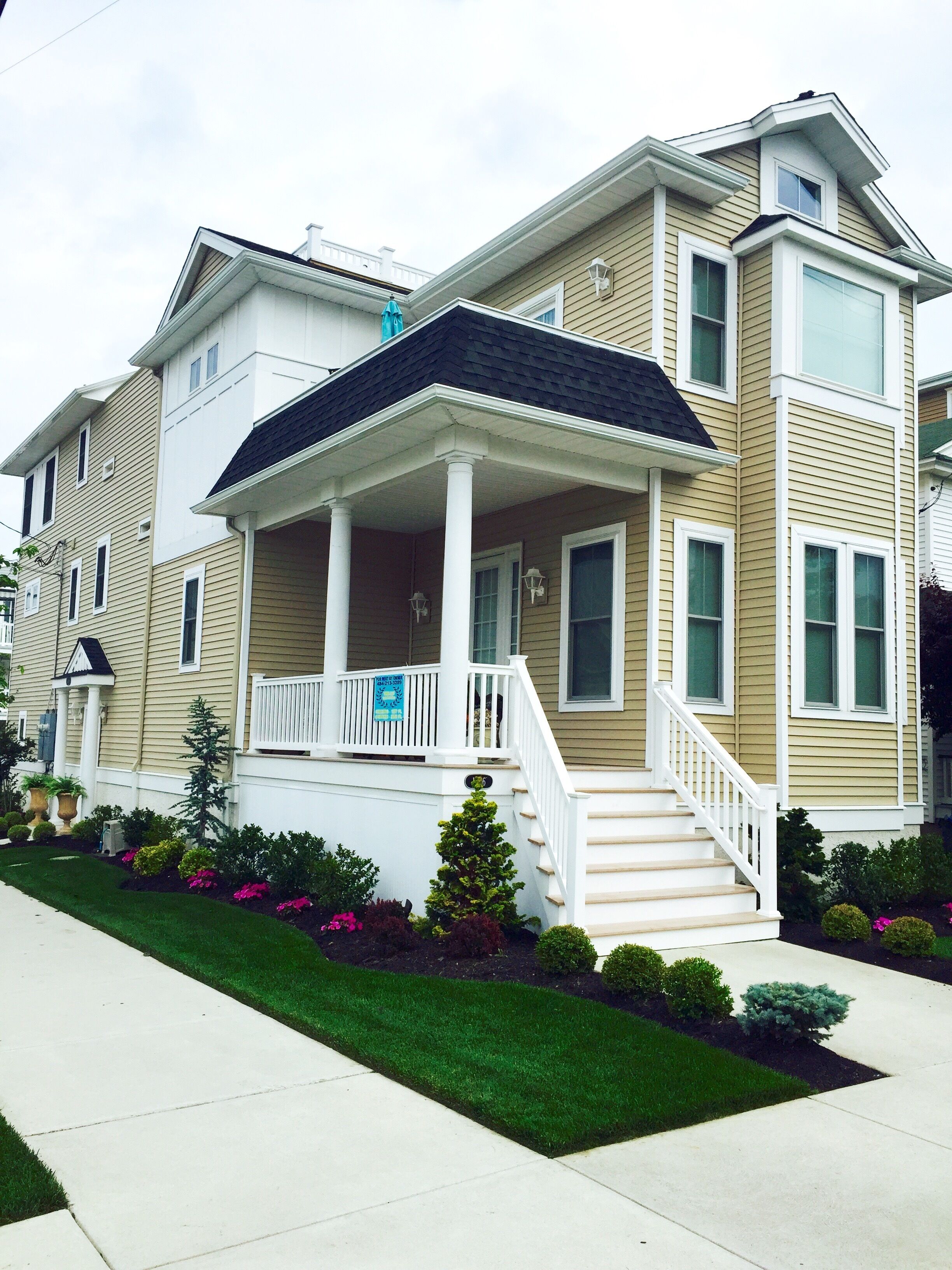 Luxury 5 Star Condo - Coastal Elegance - Premier Location!