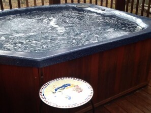 Outdoor spa tub - COMY, COZY COTTAGE! HOT TUB ! PETS BY APPROVAL. 
TIME TO BOOK FOR SUMMER! (Ruidoso)