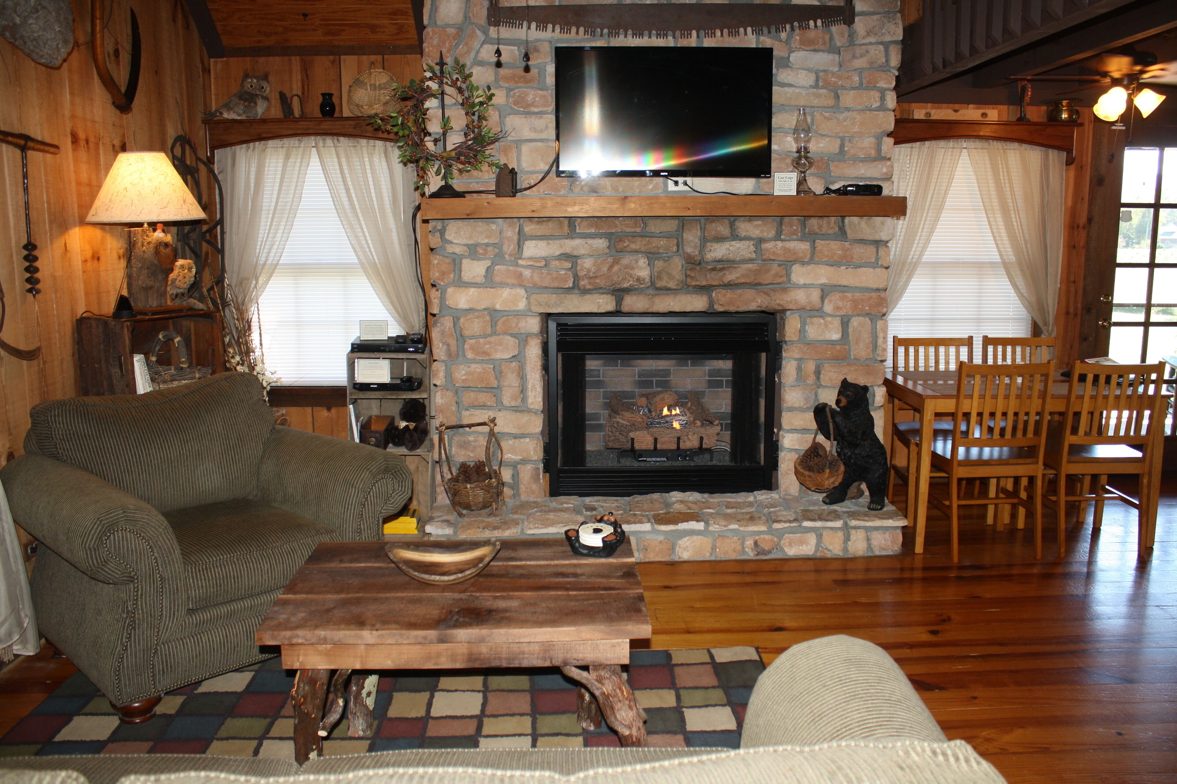 Rabbit Creek Hideaway  Secluded less then 2.5 miles from town!