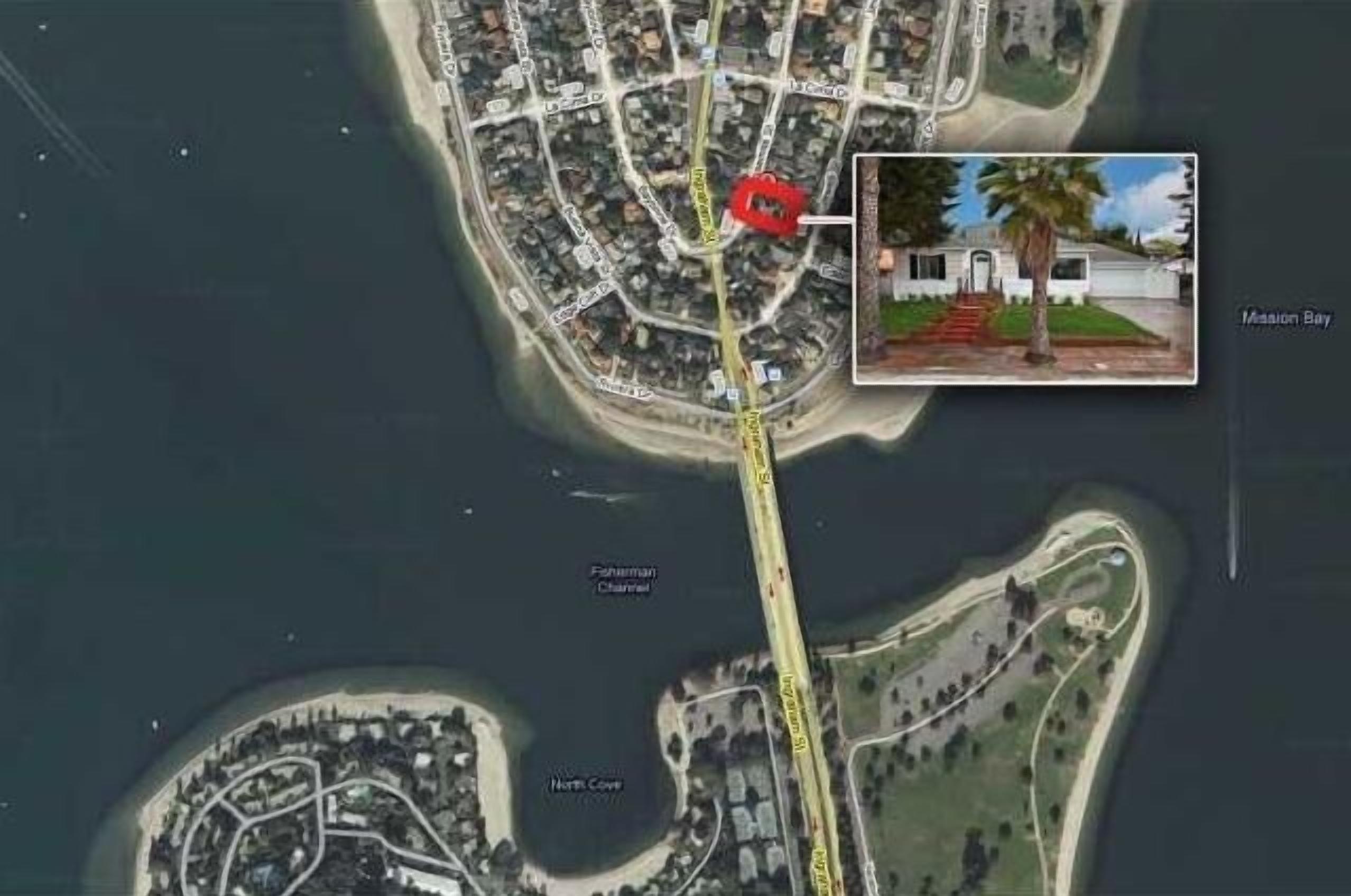 Crown Point Beach House - Beach and Water on 3 Sides!