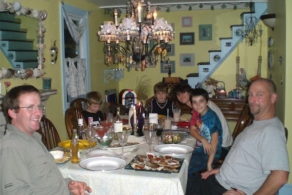 Time to eat with friends and family!