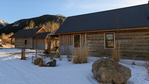 Exterior - Cozy, Rustic Cabins near Chico Hot Springs & only 35 mins to YELLOWSTONE PARK!! (Pray)