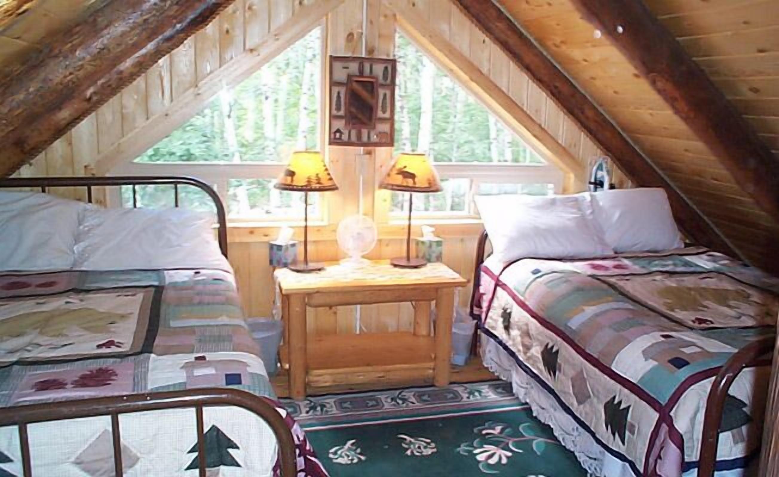 Log Cabin Getaway On Ranch close to Yellowstone Park